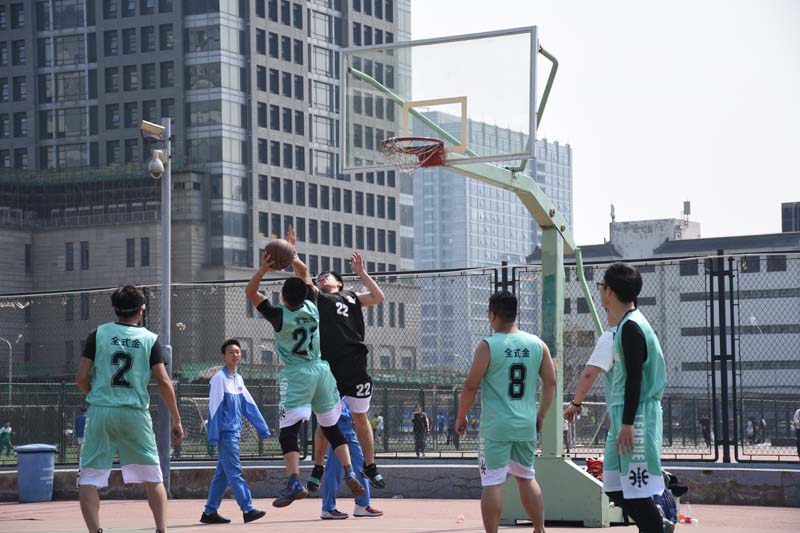 籃球賽場上的身輕如燕