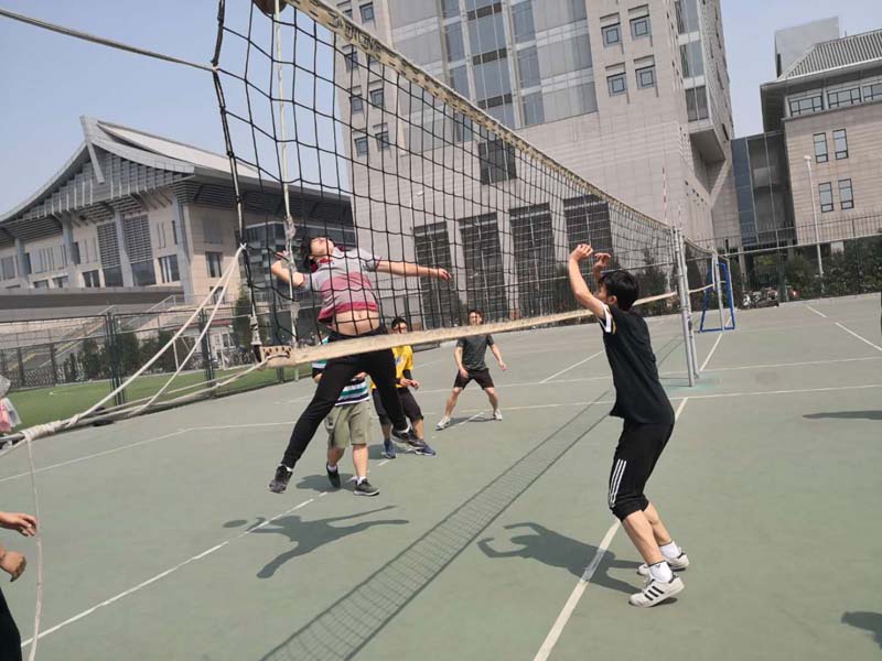 排球賽場上的英姿颯爽